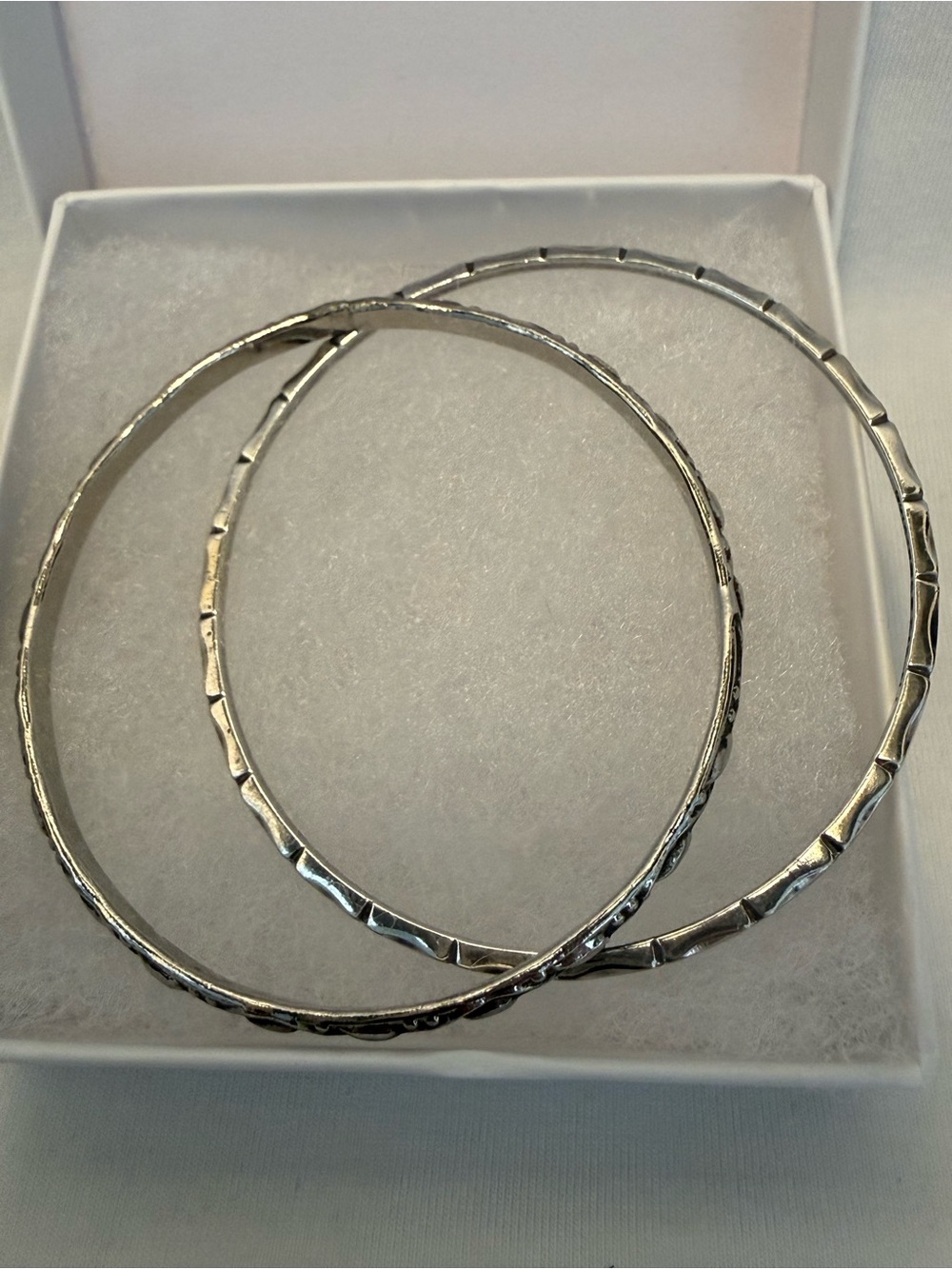 VGVC Polished Silver Textured Bangle Bracelet Set of 2 pairs Nicely w/Everything
